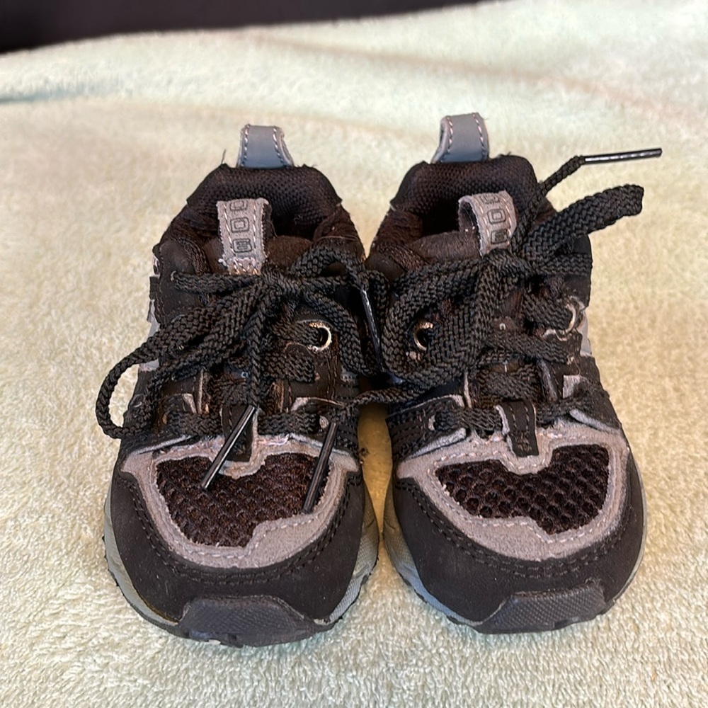 New balance kids sneakers, size 3